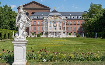 Electoral Palace in Trier, Rhineland-Palatinate, Germany. Alexander Schimmeck@Unsplash