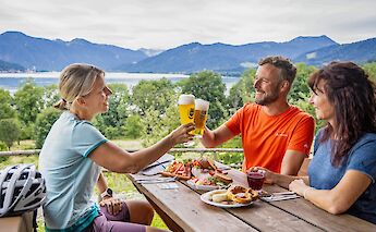 Lunch break by the lake, Bavaria, Germany. CC:TO