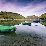 Purple sky over Sylvenstein Lake, Bavaria, Germany. Unsplash@Mario Dobelmann
