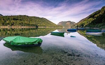 Purple sky over Sylvenstein Lake, Bavaria, Germany. Unsplash@Mario Dobelmann