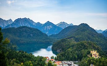 Hills around Neuschwanstein, Bavaria, Germany. Unsplash@Patrick Schatz