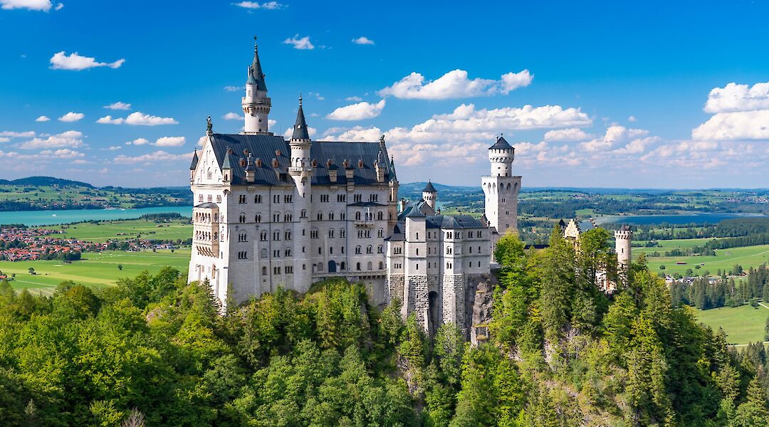 Neuschwanstein Castle in the sunshine, Bavaria, Germany. Unsplash@Timo Volz