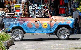 Shopping at Badacsony, Hungary. Sandor Somkuti@Flickr