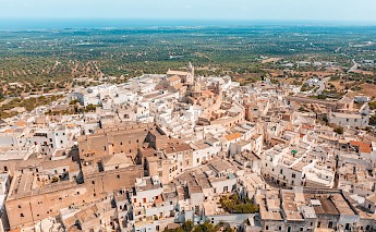 Ostuni, the white village on a hill in Italy. Henrique Ferreira, Unsplash