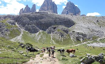 Hikers at the Drei Zinnen (Three Peaks) in the Dolomites of Italy. Gertjan van Noord@Flickr