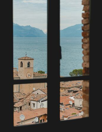 Desenzano del Garda in Veneto, Italy. Z S@Unsplash