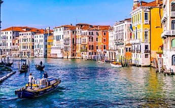 Gondolas in Venice, Veneto. Kit Suman, Unsplash