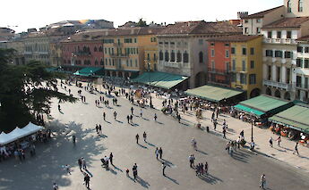 Piazza Bra in Verona, Italy. CC:Twice25