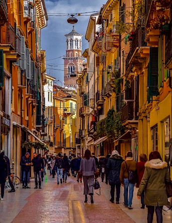 Sightseeing in Verona, Italy. Tom Podmore, Unsplash