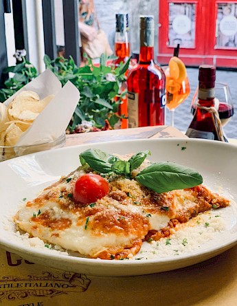 Pasta and wine in Italy! Marie DeHayes@Unsplash