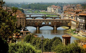 Ponte Vecchio Bridge in Florence, Italy. Ilse Orsel@Unsplash