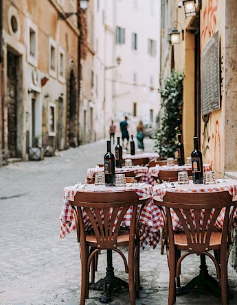 Outdoor dining in Rome, Italy. Maria Laura Gionfriddo@Unsplash