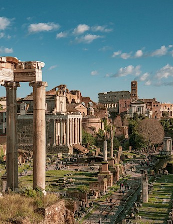 Lots of ancient ruins in Rome, Italy! Mauro Grazzi@Unsplash