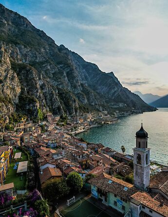 Dusk at Lake Garda, Italy. Unsplash@Patrick Federi