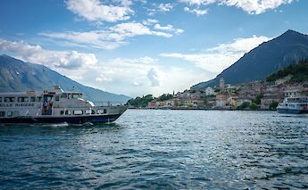Lake cruise, Lake Garda, Italy. Unsplash@Leonhard Niederwimmer