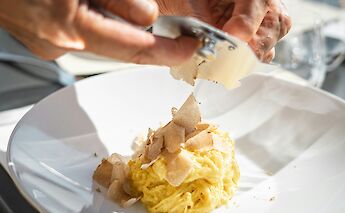 Truffle on egg noodles, Alba, Italy. Unsplash:Andrea Cairone