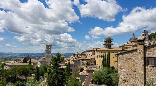 Blue skies above Assisi, Italy. Unsplash:Fernando Tavora