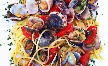 Seafood pasta in Sardinia, Italy. CC:Popo le Chien