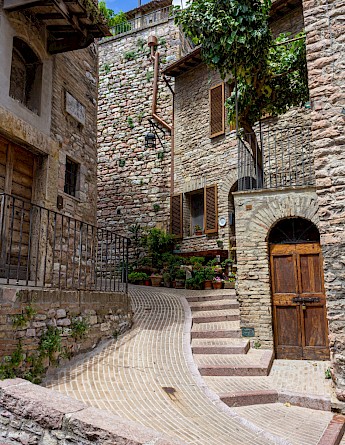 Great stone architecture all through Umbria! Fernando Tavora@Unsplash