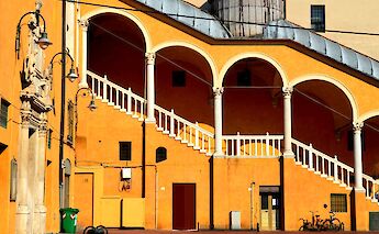 Ferrara, Veneto, Italy. Amaren Selise@Unsplash