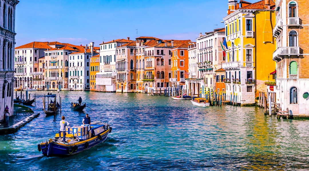 Gondolas on the Grand Canal in Venice, Veneto, Italy. Kitsuman@Unsplash