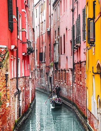 Venice's many narrow canals! Tom Podmore@Unsplash