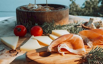 Montenegro dining! Peter Lazarevic@Unsplash