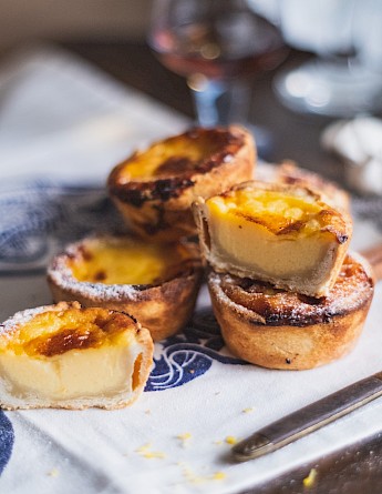 Famous Portuguese custard bites. Didimiam, Unsplash
