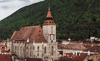 Biserica Neagră located in Brașov, Romania. Maria Teneva@Unsplash