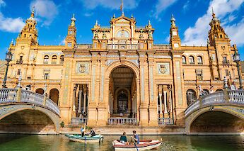 Rowing boats in Seville, Spain. Unsplash:Shai Pal
