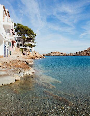White houses by the sea in Begur, Spain. Unsplash:Irina Zimmer