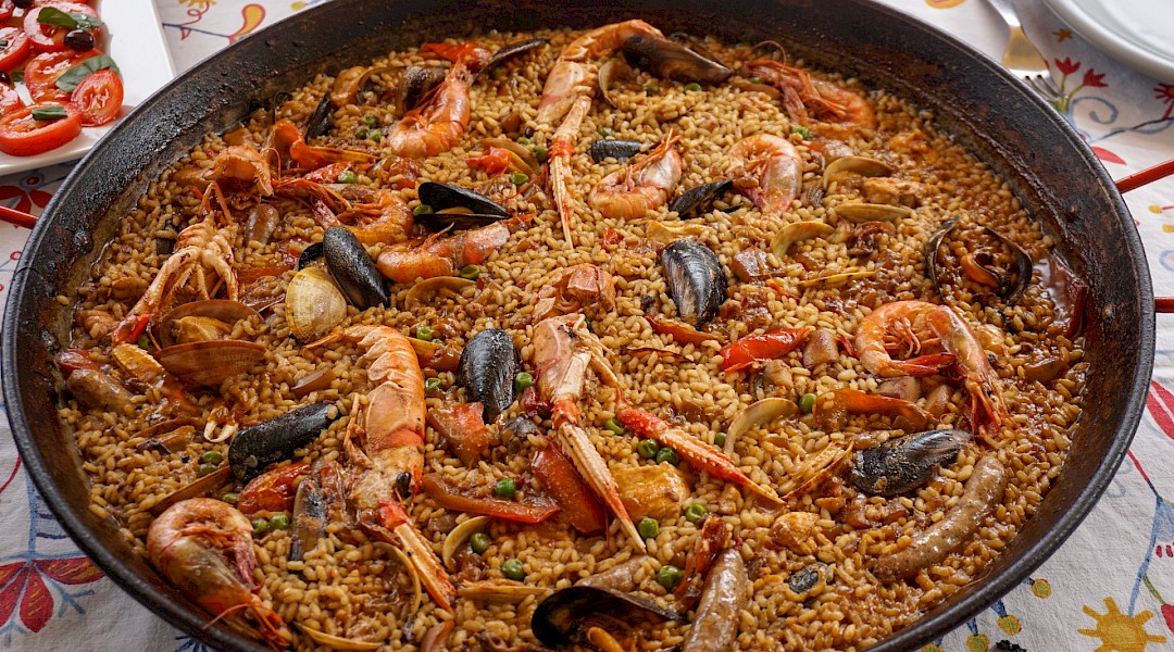 Paella, an all-time Spanish classic! Sandra Wei@Unsplash