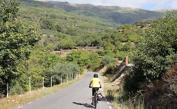 Cyclist near Jarandilla de la Vera.