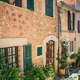Plants outside houses in Fornalutx, Majorca, Spain. Unsplash@id23