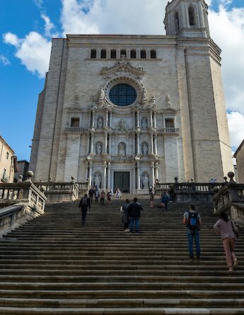 People walking up the steps to the cathedral, Girona, Spain. Unsplash:David Vives