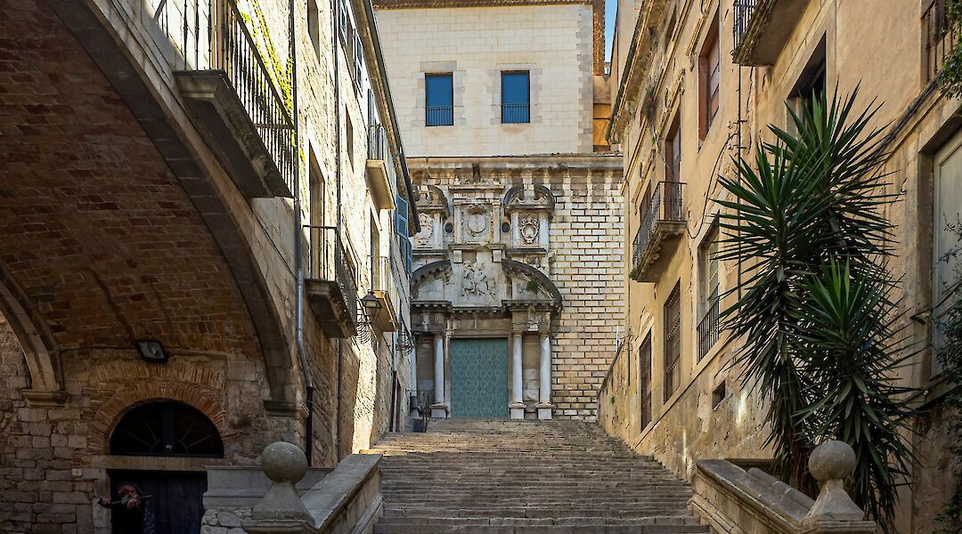 Steps leading up to a house in Girona, Spain. Unsplash:Manuel Torres Garcia