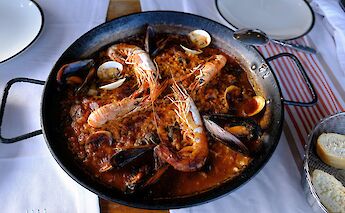 Spanish paella! Young Shih@Unsplash