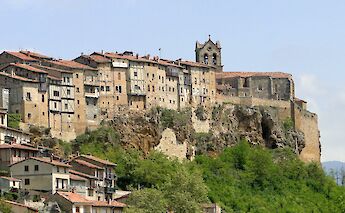 THe village of Frias. Flickr:santiago lopez-pastor