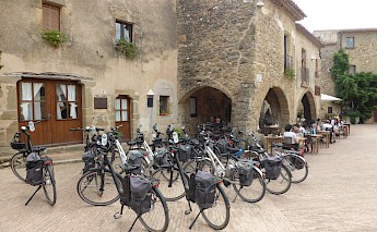Catalonia’s Empordà Plain Wine & Cuisine Bike Tour