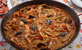 Paella in Spain! Sandra Wei@Unsplash (photo:sandrawei)