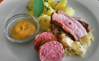 A traditional Swiss Berner Platte for lunch! CC:Sandstein