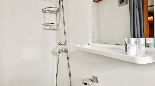 Bathroom on Liza Marleen