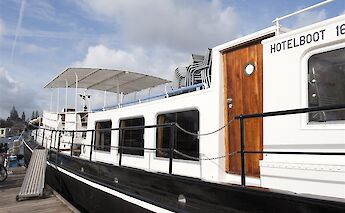 Ramp leading on board