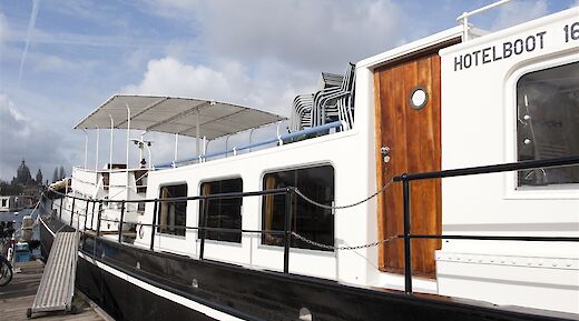 Ramp leading on board