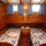 Twin bed cabin