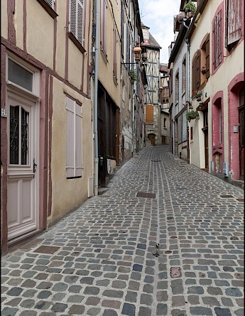 Joigny, Burgundy, France. Gksens-Yonne@Flickr