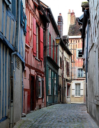 Joigny, Burgundy, France. Denis Lorain@Flickr