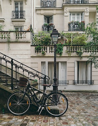Cycling in Paris, France. John Tower@Unsplash