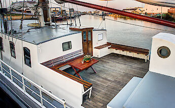 Elizabeth - Boat Bike Tours