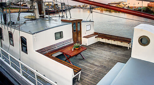 Elizabeth - Boat Bike Tours